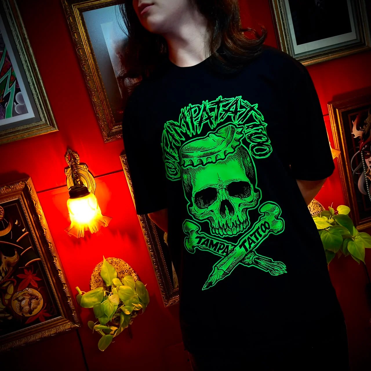 Camiseta Preta com Logo Tradicional Verde